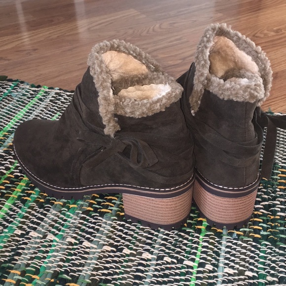 Dark Green Winter Booties - Picture 3 of 5